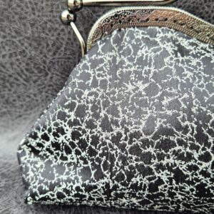 DORIS – torebka retro srebrny marmur