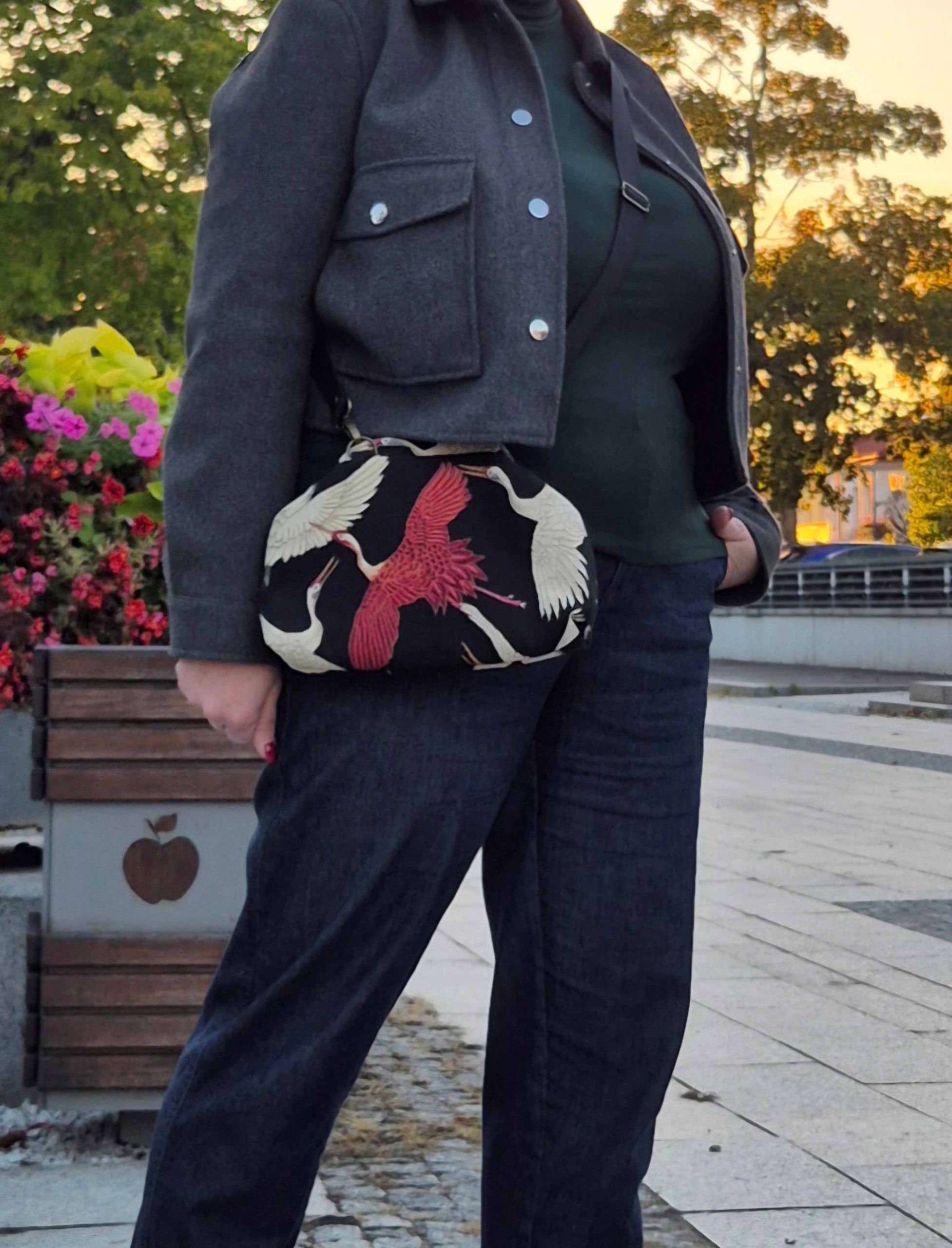 torebka z biglem na człowieku